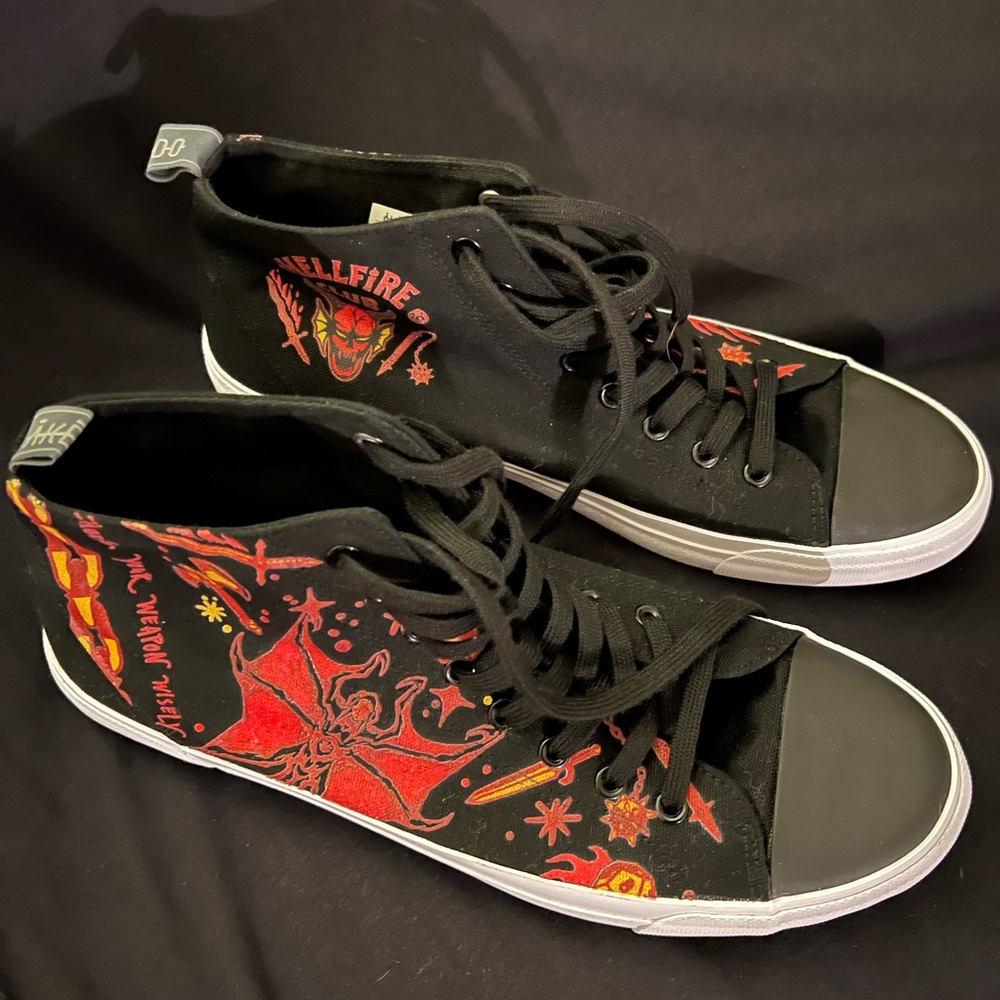 Akedo stranger things high top shoes size 12
